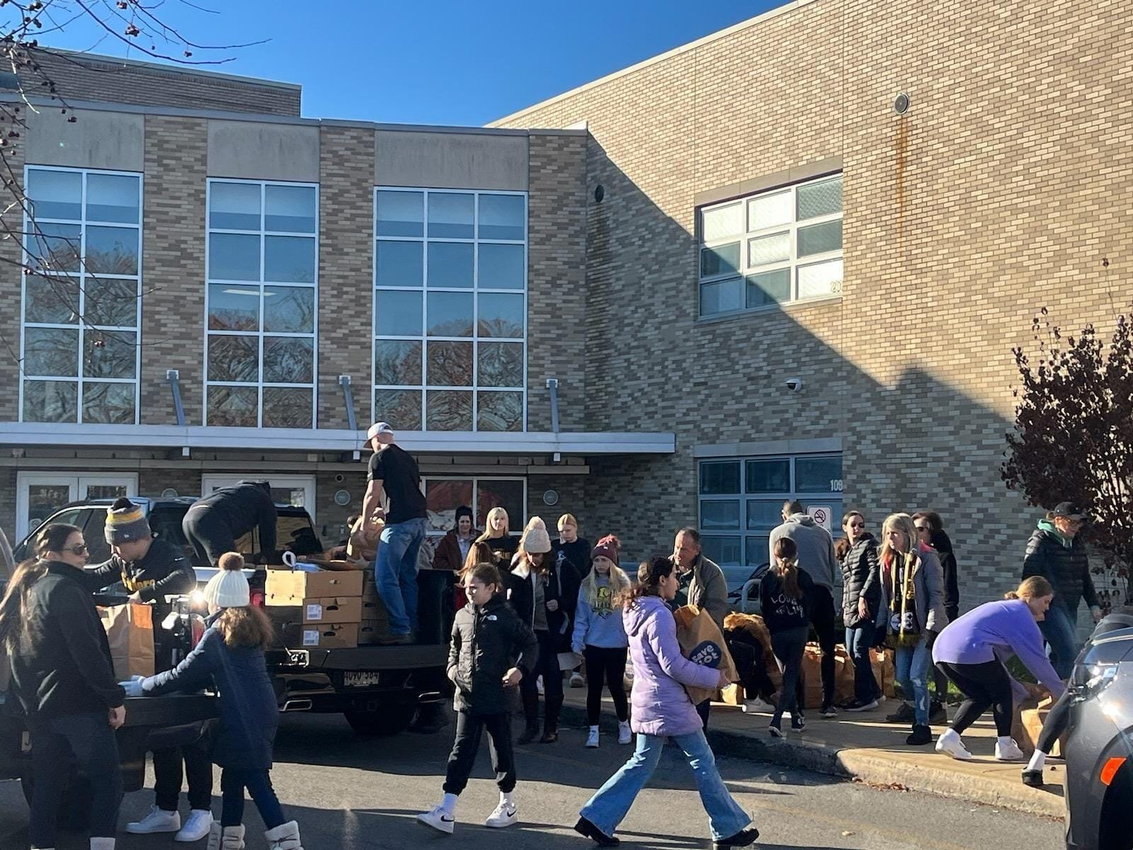 Boo Squad Fund Delivered Dinner To 262 Families for Thanksgiving This Year